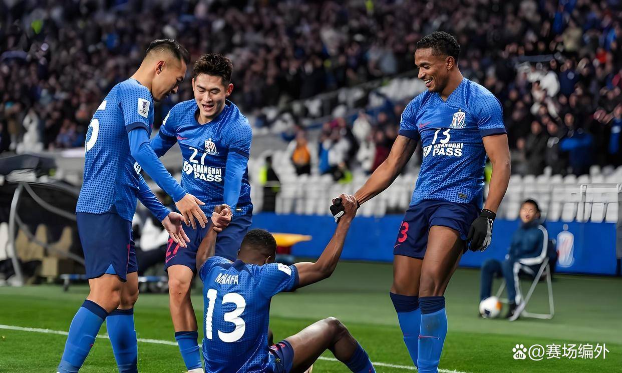 关于巴黎圣日耳曼训练开放日；转会期刷新队史纪录引欢呼；中超在即；年轻球员得到机会的信息