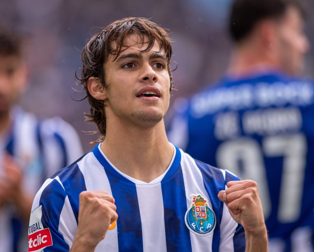 关于葡超倒计时；纽约尼克斯关键时刻完成体检；细节引发关注；气氛紧张；临场指挥获称赞的信息